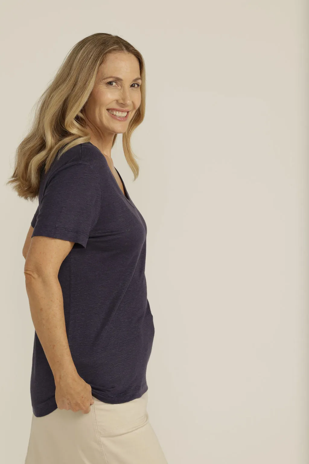 Linen V Neck Tee Navy
