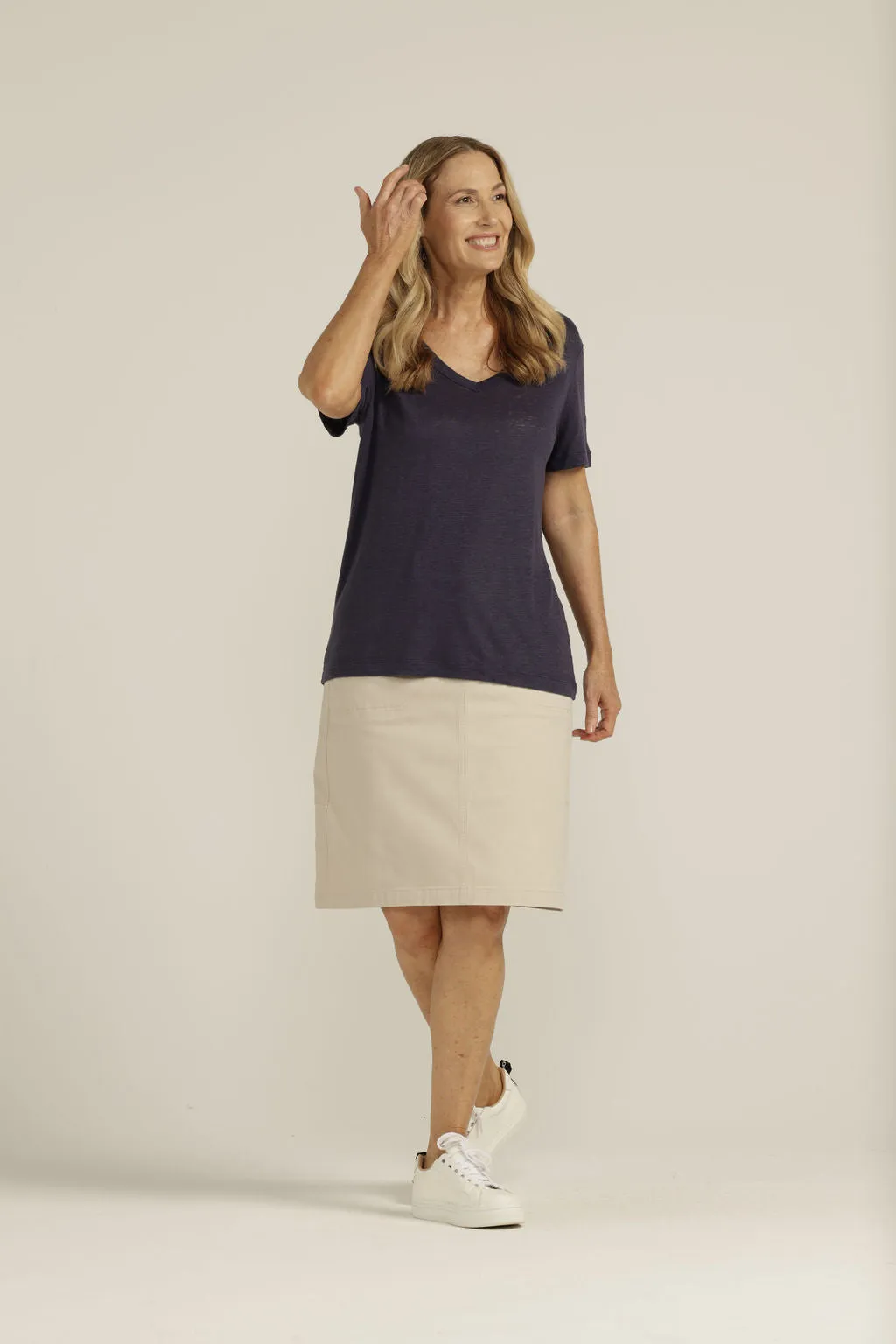 Linen V Neck Tee Navy